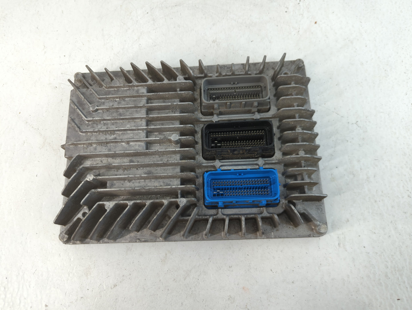 2017 Buick Enclave PCM Engine Control Computer ECU ECM PCU OEM P/N:12670801 Fits Fits 2018 2019 2020 OEM Used Auto Parts - Oemusedautoparts1.com