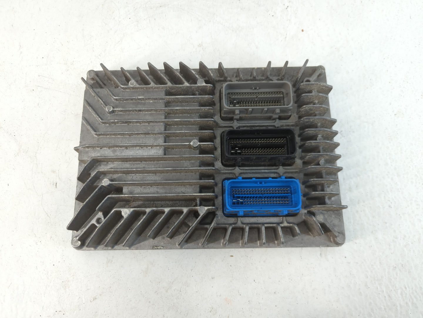 2013-2016 Gmc Acadia PCM Engine Control Computer ECU ECM PCU OEM P/N:12666658 Fits Fits 2013 2014 2015 2016 OEM Used Auto Parts - Oemusedautoparts1.com