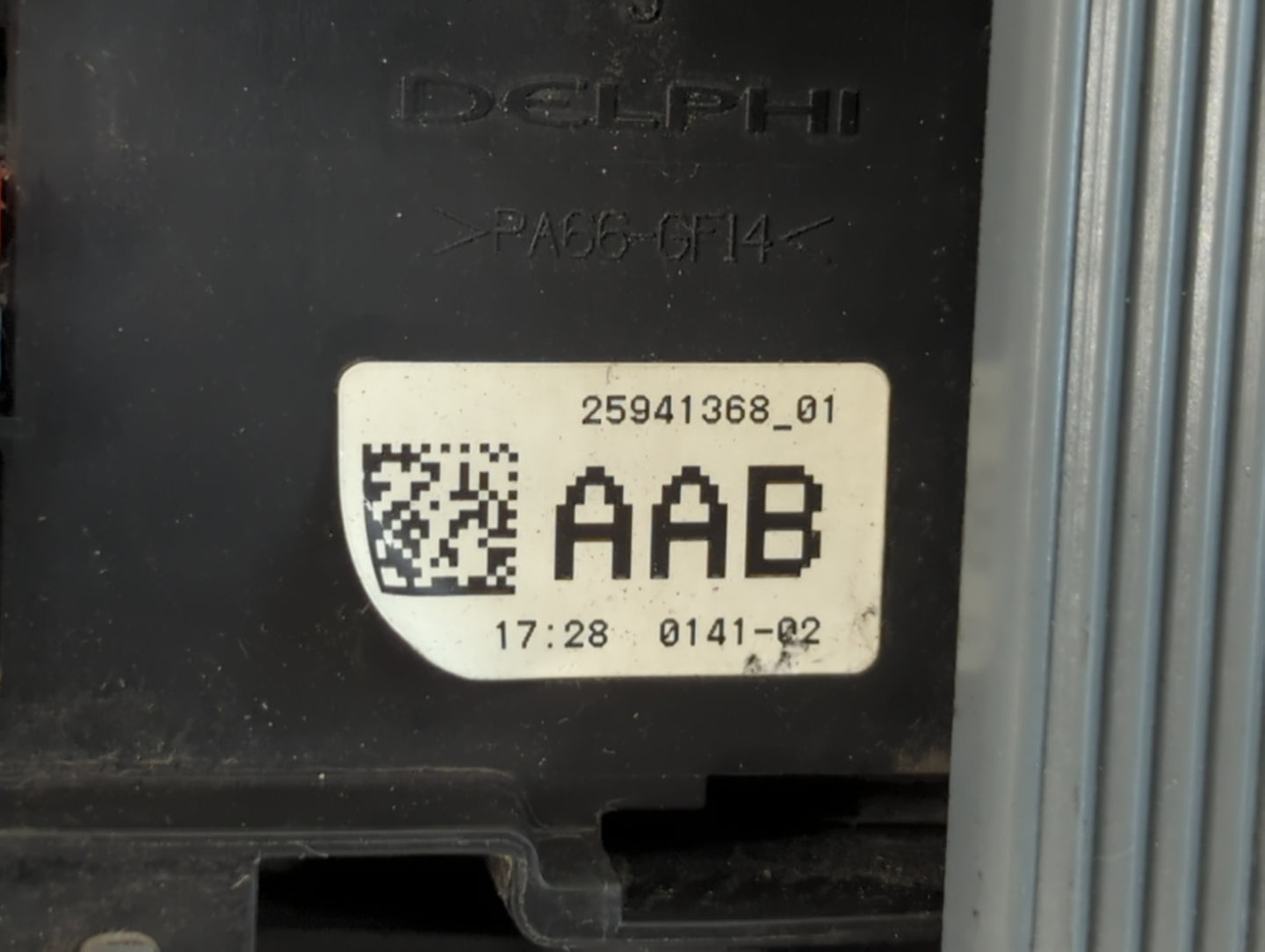 2010-2014 Cadillac Escalade Fusebox Fuse Box Panel Relay Module P/N:25941368-01 Fits Fits 2010 2011 2012 2013 2014 OEM Used Auto Parts - Oemusedautoparts1.com