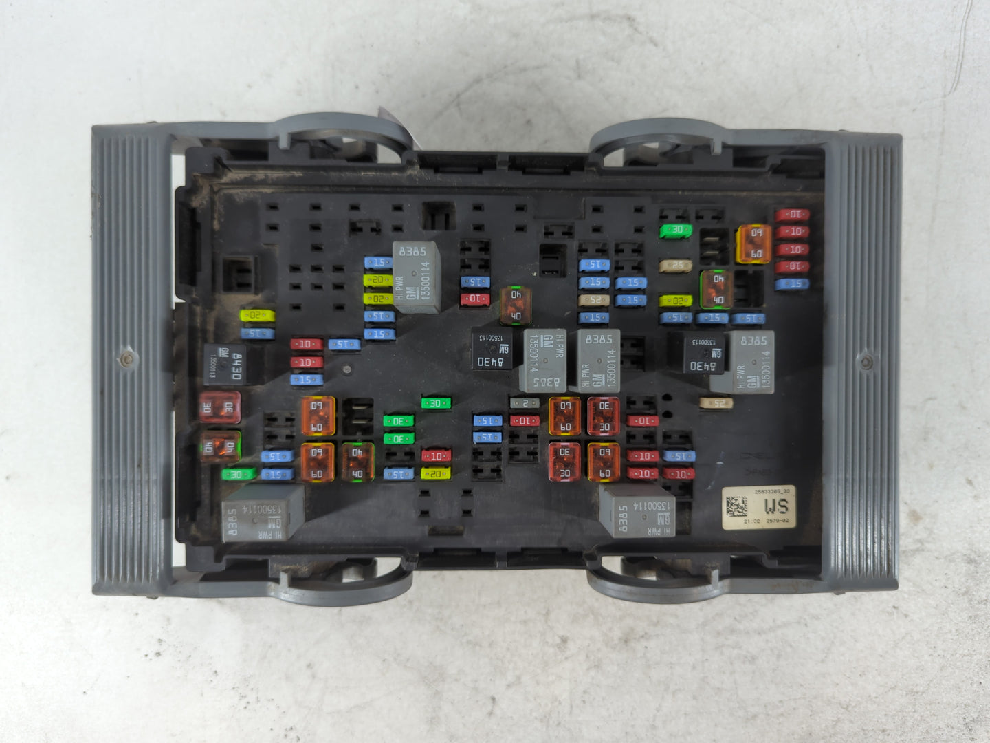 2003-2005 Gmc Sierra 1500 Fusebox Fuse Box Panel Relay Module P/N:25833305 Fits Fits 2003 2004 2005 2006 OEM Used Auto Parts - Oemusedautoparts1.com