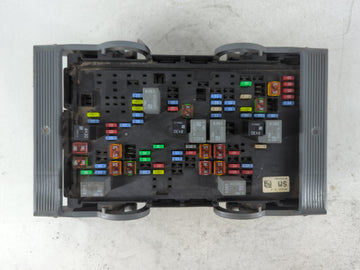 2003-2005 Gmc Sierra 1500 Fusebox Fuse Box Panel Relay Module P/N:25833305 Fits Fits 2003 2004 2005 2006 OEM Used Auto Parts - Oemusedautoparts1.com