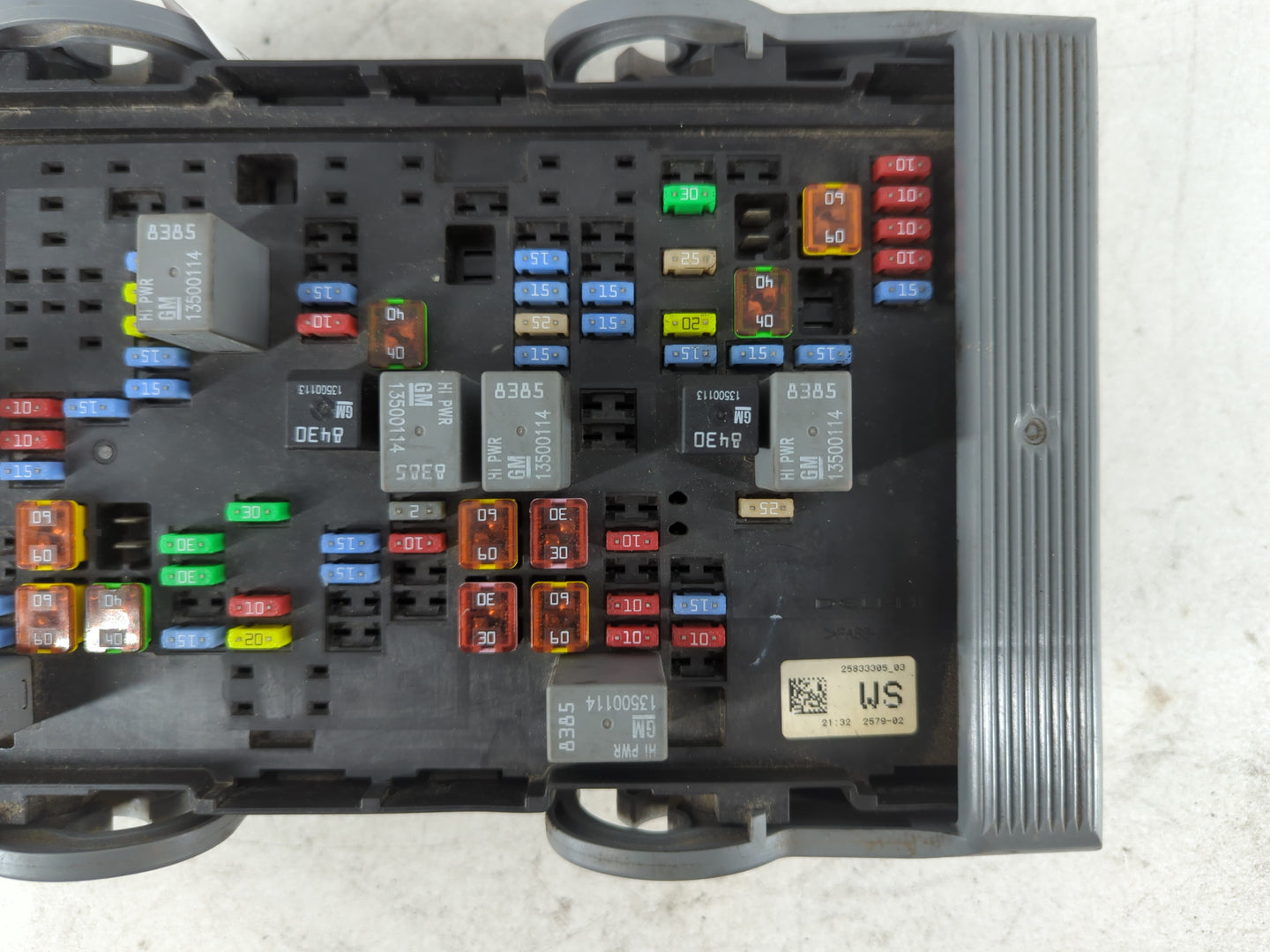2003-2005 Gmc Sierra 1500 Fusebox Fuse Box Panel Relay Module P/N:25833305 Fits Fits 2003 2004 2005 2006 OEM Used Auto Parts - Oemusedautoparts1.com
