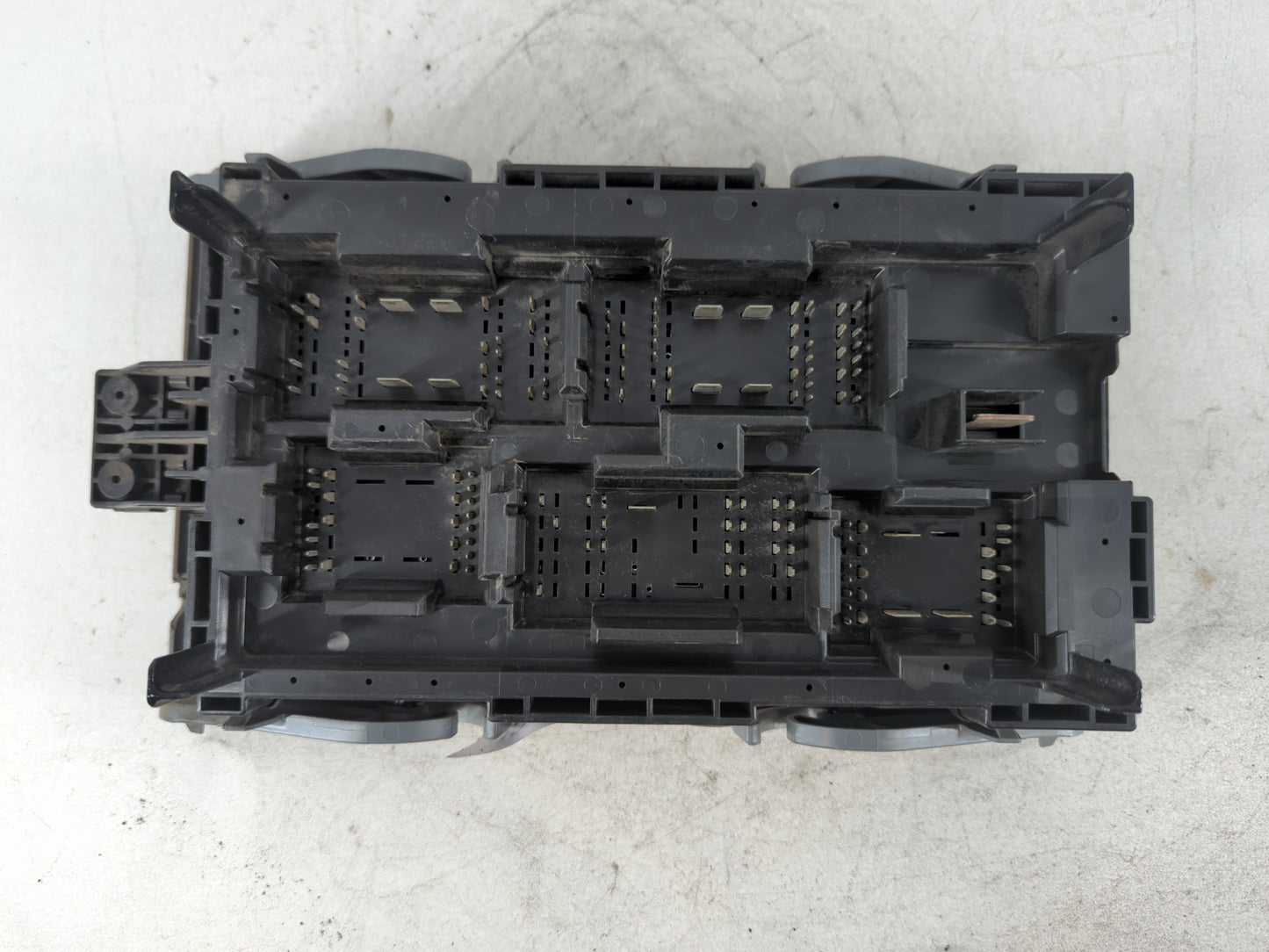 2003-2005 Gmc Sierra 1500 Fusebox Fuse Box Panel Relay Module P/N:25833305 Fits Fits 2003 2004 2005 2006 OEM Used Auto Parts - Oemusedautoparts1.com