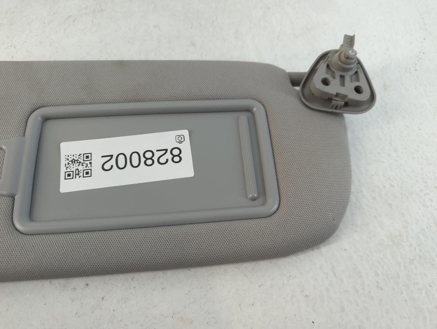 2013-2019 Hyundai Santa Fe Sun Visor Shade Replacement Passenger Right Mirror Fits Fits 2013 2014 2015 2016 2017 2018 2019 OEM Used Auto Parts - Oemusedautoparts1.com