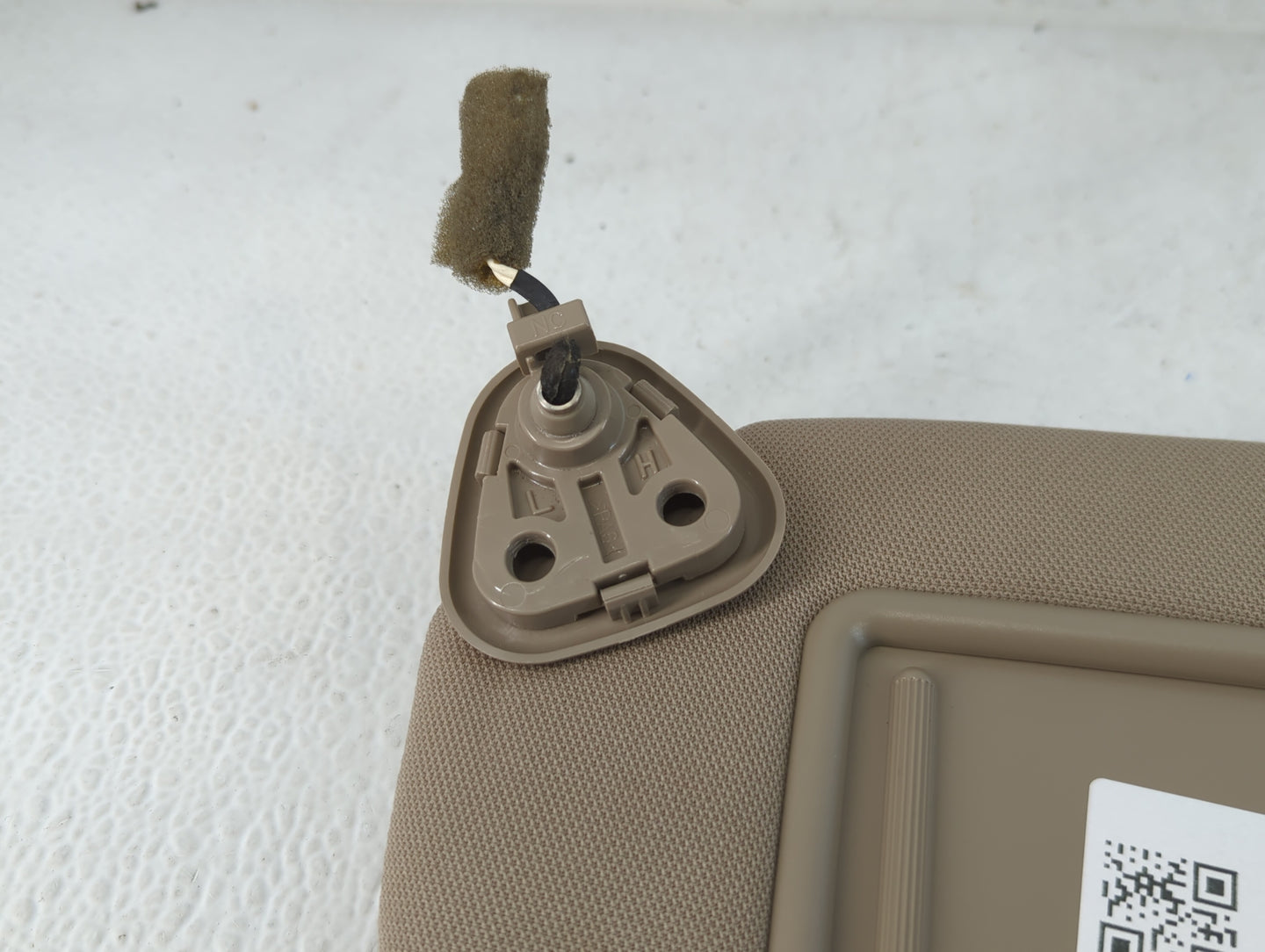 2013-2019 Hyundai Santa Fe Sun Visor Shade Replacement Driver Left Mirror Fits Fits 2013 2014 2015 2016 2017 2018 2019 OEM Used Auto Parts - Oemusedautoparts1.com