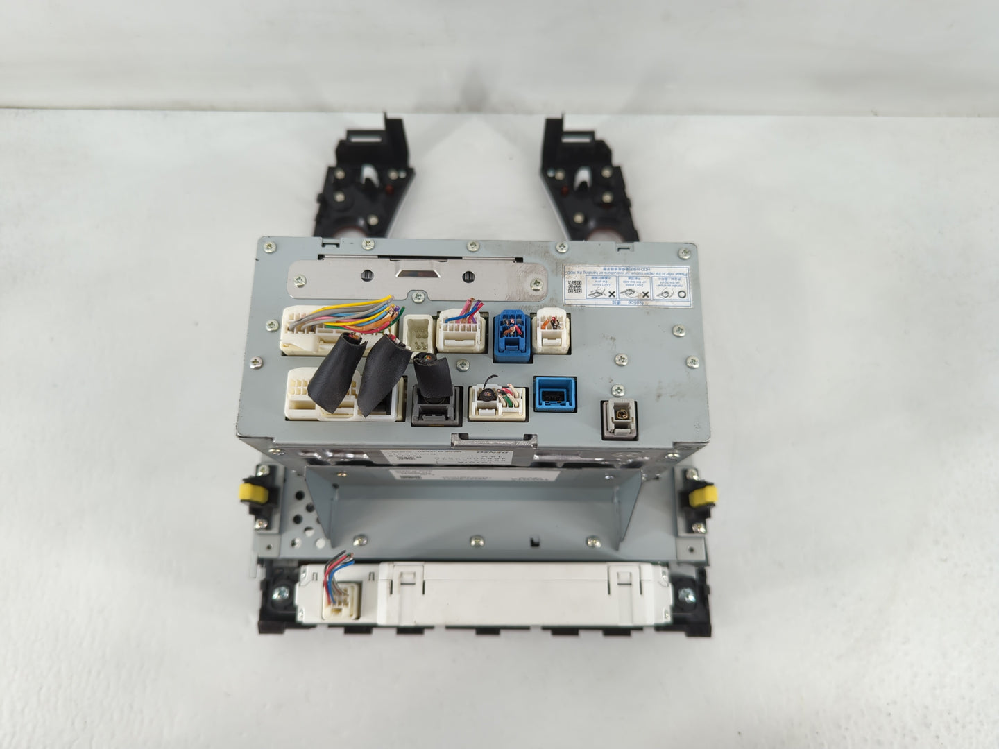 2000 Dodge Durango Radio AM FM Cd Player Receiver Replacement P/N:86431-33011 Fits OEM Used Auto Parts - Oemusedautoparts1.com