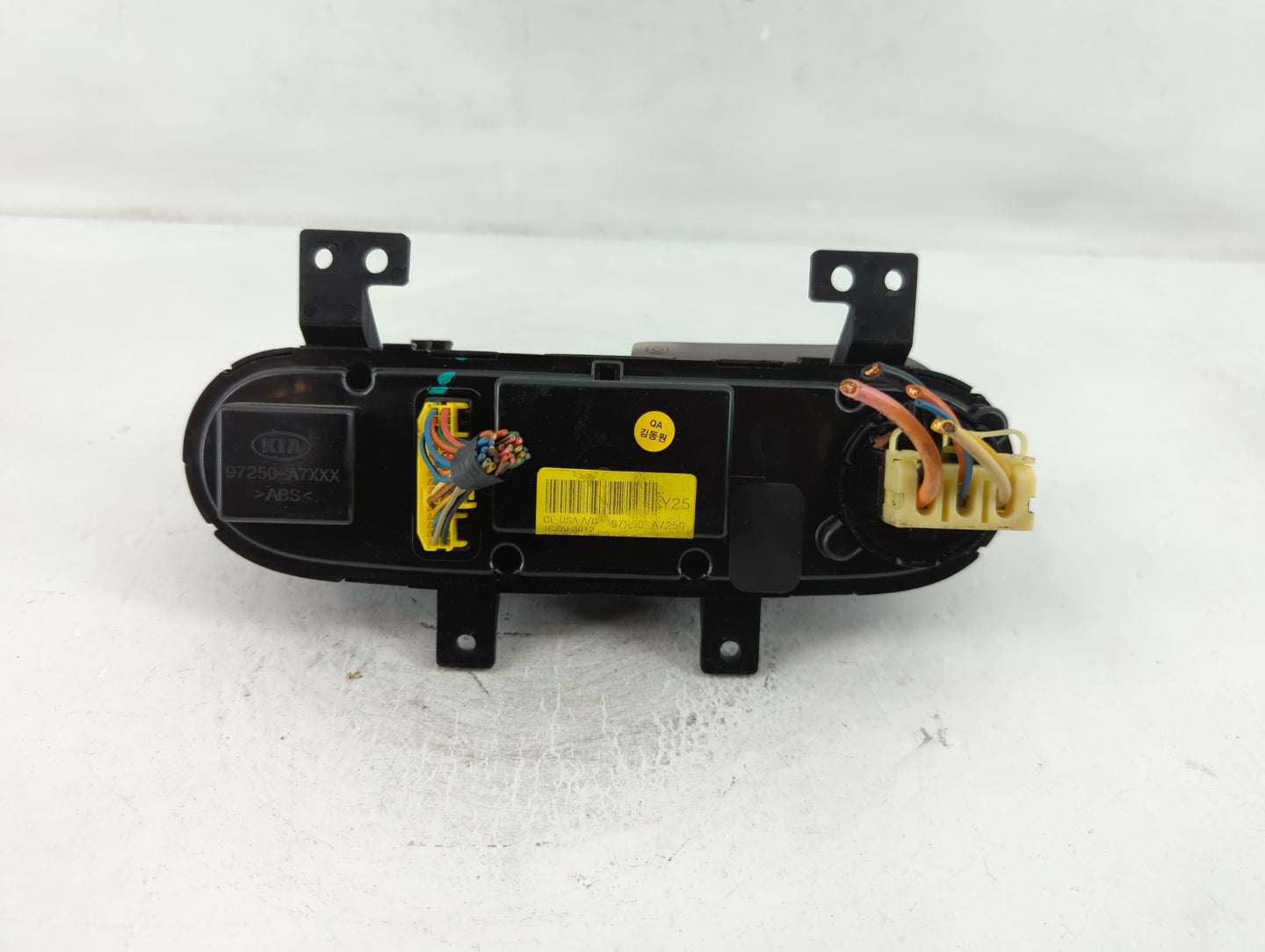 2014-2016 Kia Forte Climate Control Module Temperature AC/Heater Replacement P/N:97250-A7250 Fits Fits 2014 2015 2016 OEM Used Auto Parts - Oemusedautoparts1.com