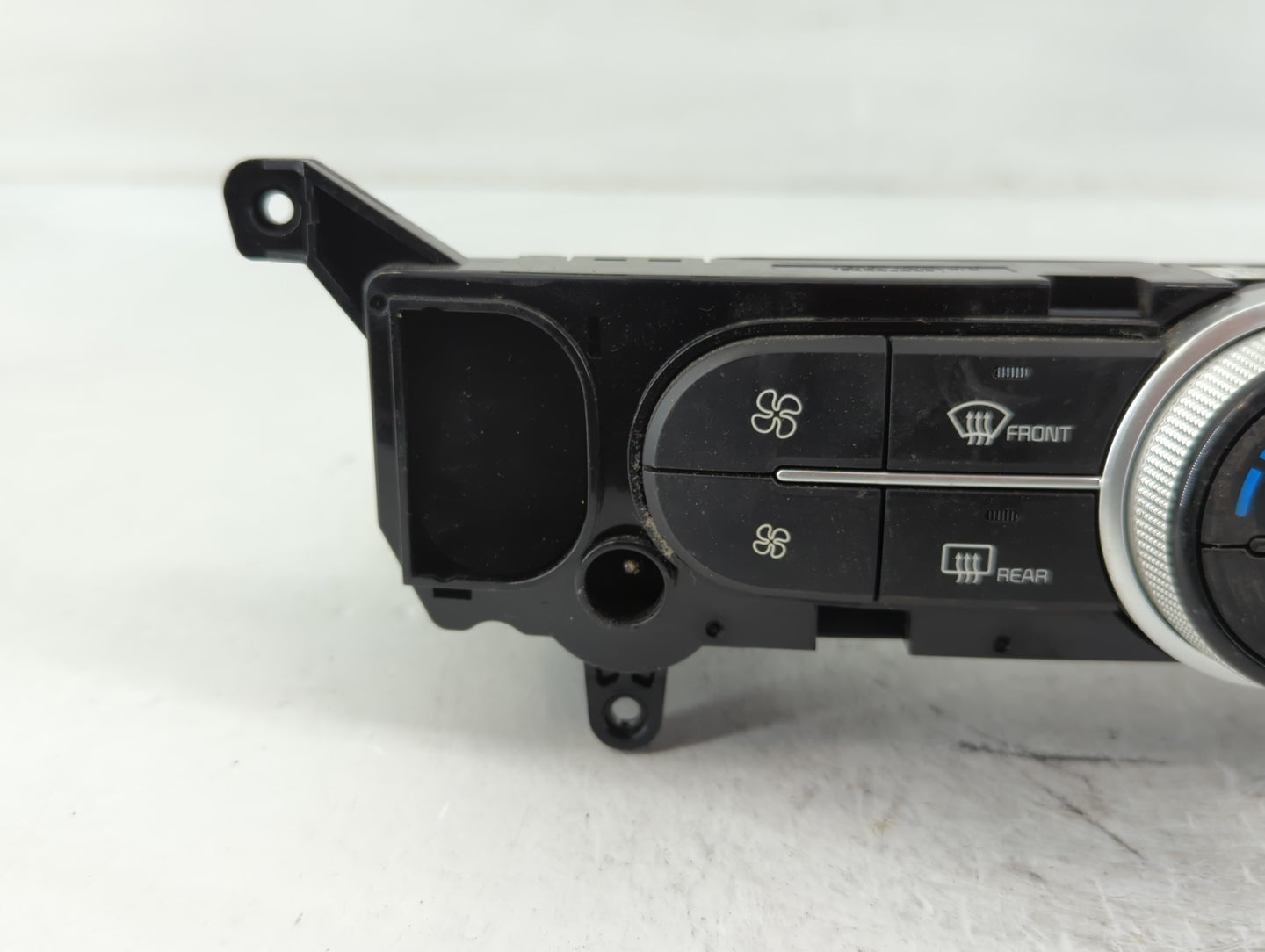 2017-2019 Kia Soul Climate Control Module Temperature AC/Heater Replacement P/N:97250-B2DQ1CA Fits Fits 2017 2018 2019 OEM Used Auto Parts - Oemusedautoparts1.com