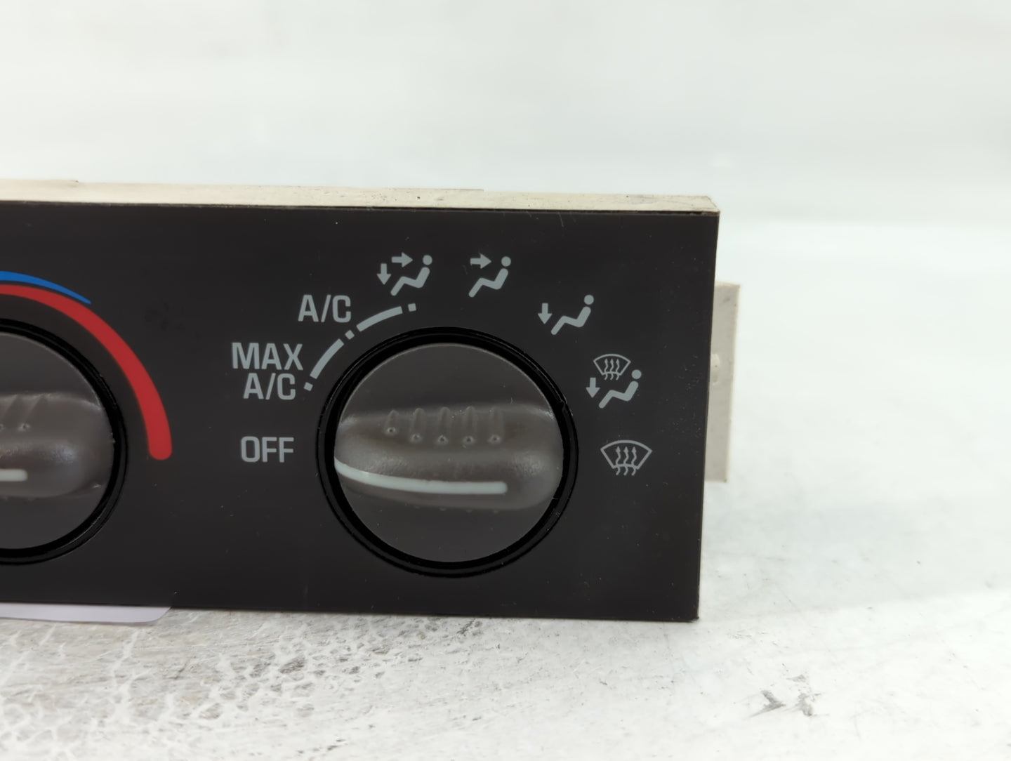 2005 Chevrolet Express 3500 Climate Control Module Temperature AC/Heater Replacement P/N:16202950 Fits OEM Used Auto Parts - Oemusedautoparts1.com