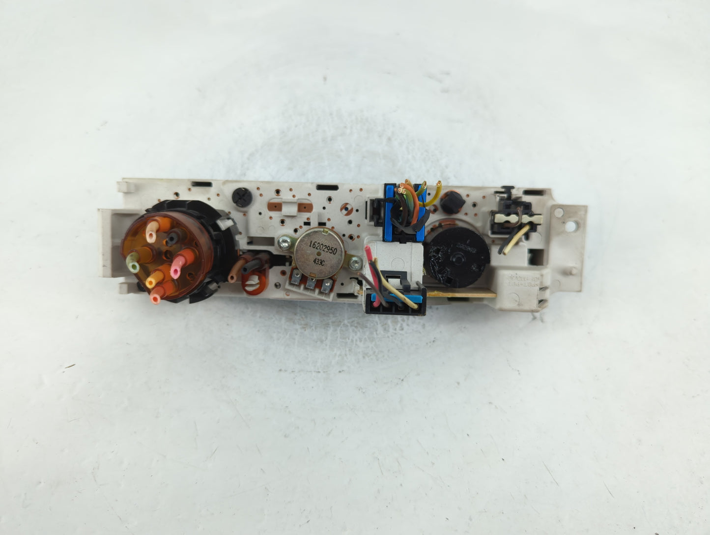 2005 Chevrolet Express 3500 Climate Control Module Temperature AC/Heater Replacement P/N:16202950 Fits OEM Used Auto Parts - Oemusedautoparts1.com