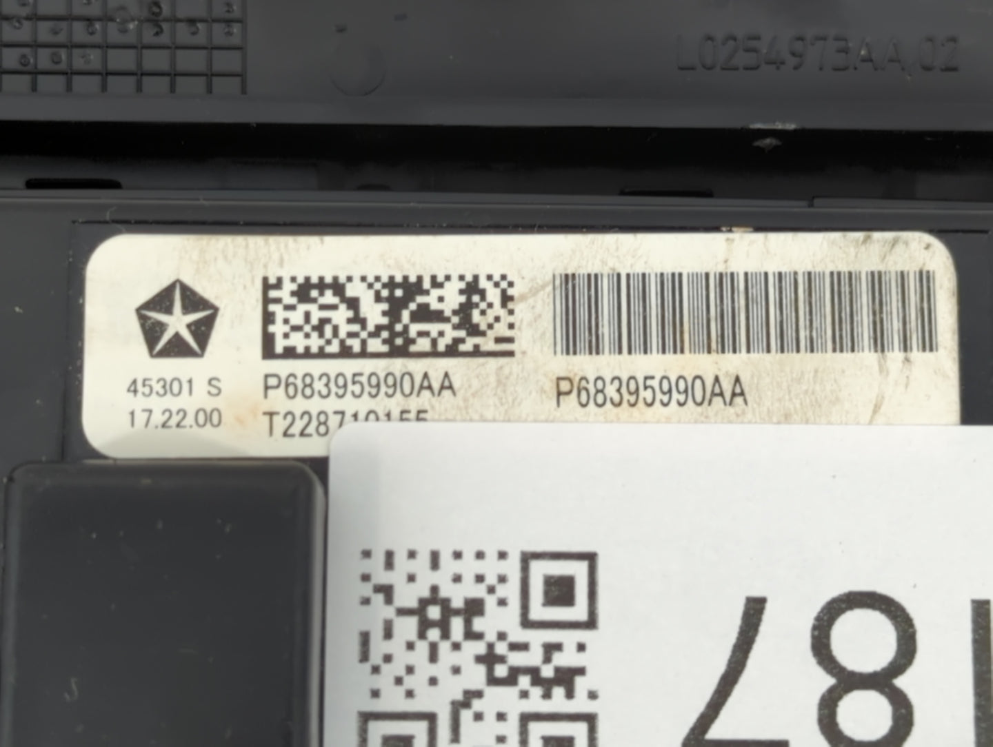 2018-2020 Chrysler Pacifica Climate Control Module Temperature AC/Heater Replacement P/N:P68395990AA Fits Fits 2018 2019 2020 OEM Used Auto Parts - Oemusedautoparts1.com