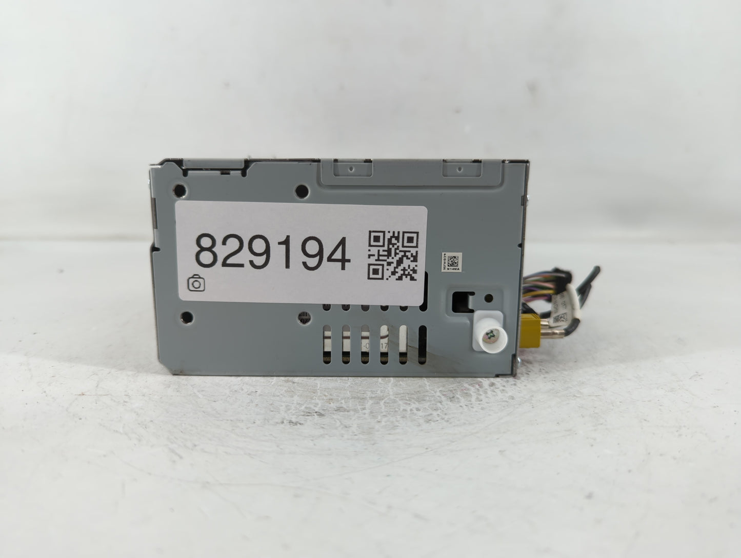 2017-2018 Lincoln Mkx Radio AM FM Cd Player Receiver Replacement P/N:CQ-HJ56N14MA Fits Fits 2017 2018 OEM Used Auto Parts - Oemusedautoparts1.com