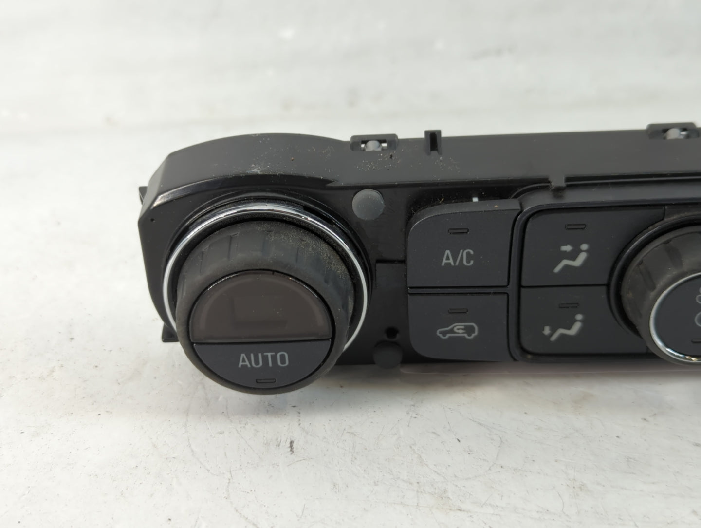 2014 Chevrolet Silverado 1500 Climate Control Module Temperature AC/Heater Replacement P/N:23168157 Fits OEM Used Auto Parts - Oemusedautoparts1.com