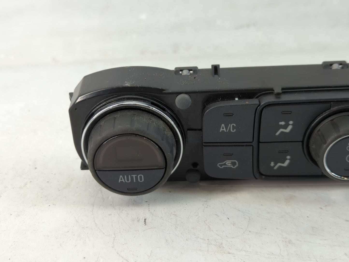 2014 Chevrolet Silverado 1500 Climate Control Module Temperature AC/Heater Replacement P/N:23168157 Fits OEM Used Auto Parts - Oemusedautoparts1.com