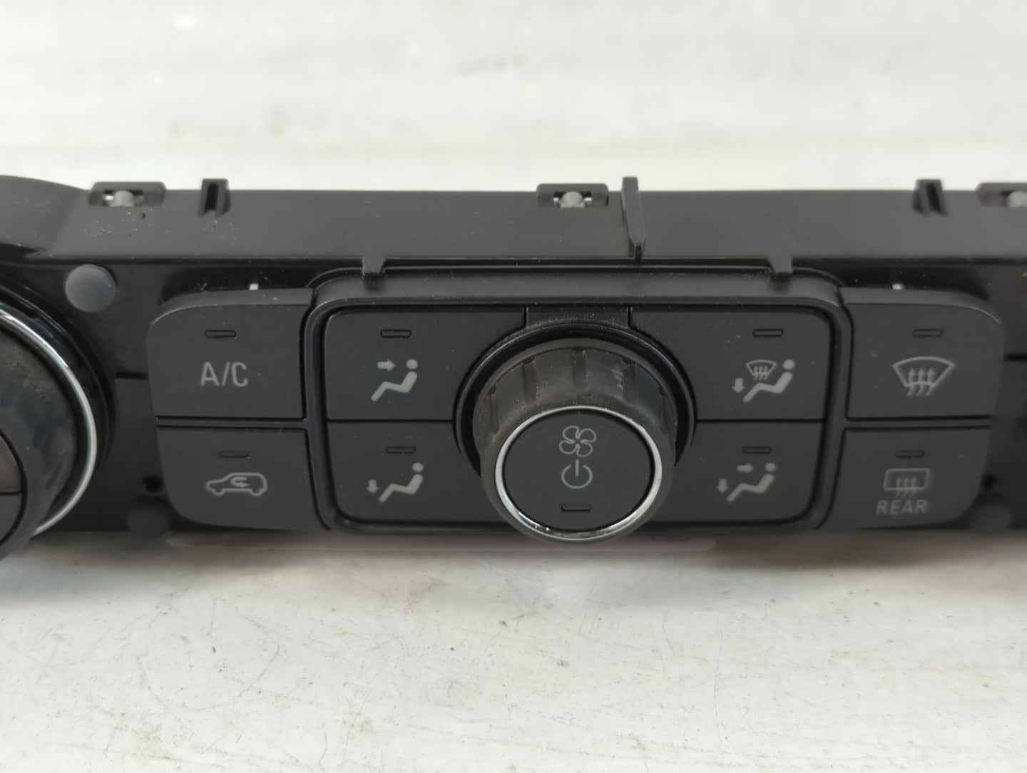 2014 Chevrolet Silverado 1500 Climate Control Module Temperature AC/Heater Replacement P/N:23168157 Fits OEM Used Auto Parts - Oemusedautoparts1.com