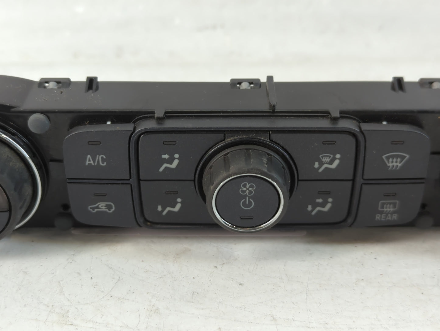 2014 Chevrolet Silverado 1500 Climate Control Module Temperature AC/Heater Replacement P/N:23168157 Fits OEM Used Auto Parts - Oemusedautoparts1.com