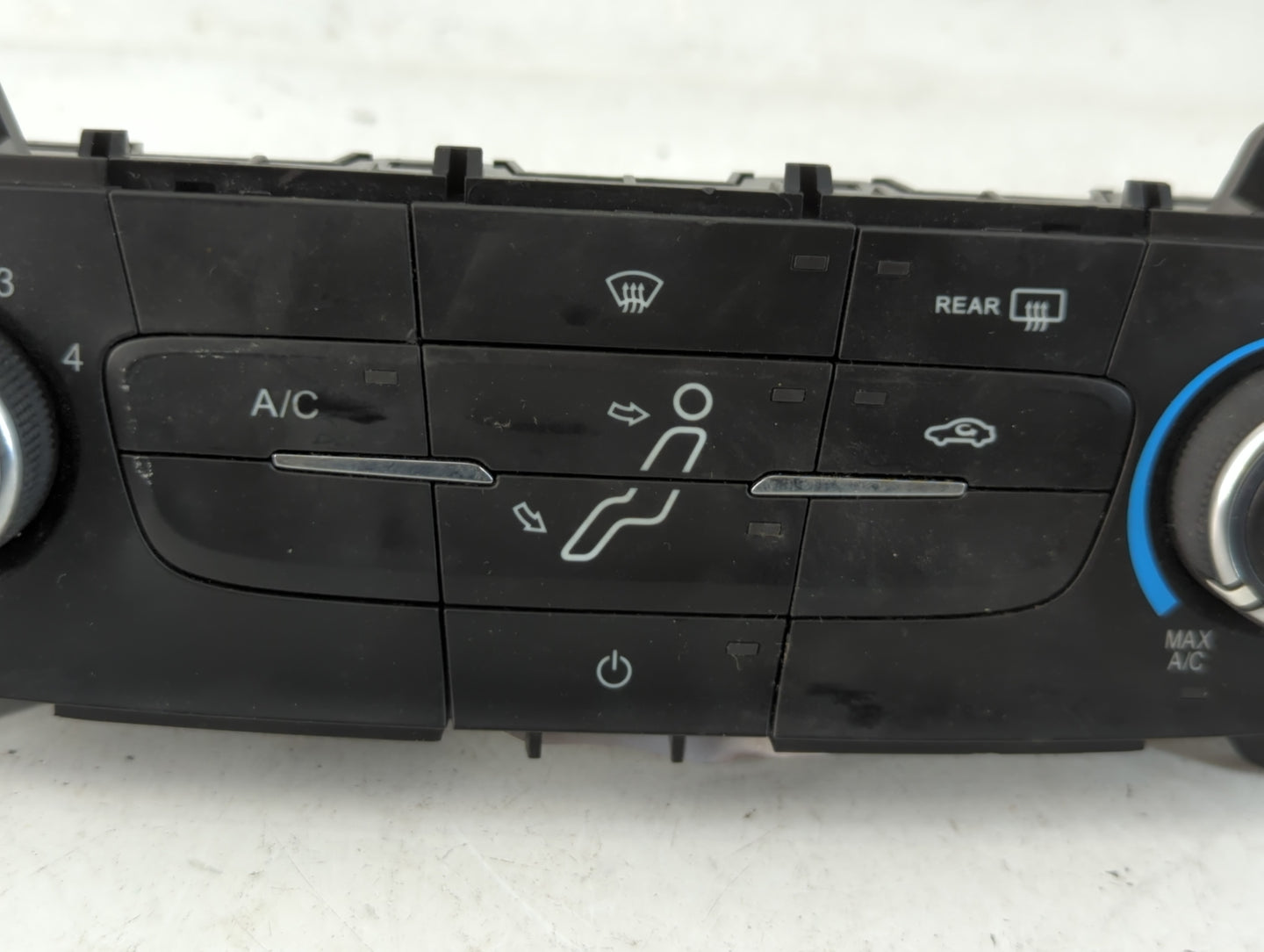 2015-2018 Ford Focus Climate Control Module Temperature AC/Heater Replacement P/N:F1ET-19980-JJ Fits Fits 2015 2016 2017 2018 OEM Used Auto Parts - Oemusedautoparts1.com