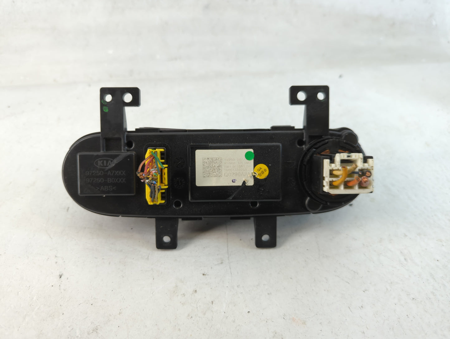2017-2018 Kia Forte Climate Control Module Temperature AC/Heater Replacement P/N:97250-B0AA0 Fits Fits 2017 2018 OEM Used Auto Parts - Oemusedautoparts1.com