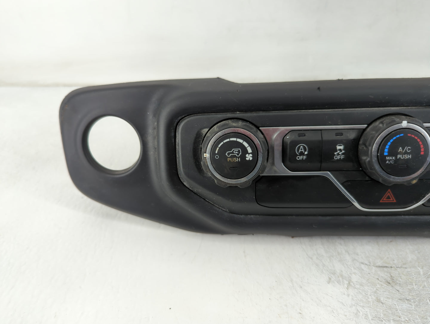2014-2018 Jeep Wrangler Climate Control Module Temperature AC/Heater Replacement P/N:P6BE36DX0AC Fits OEM Used Auto Parts - Oemusedautoparts1.com