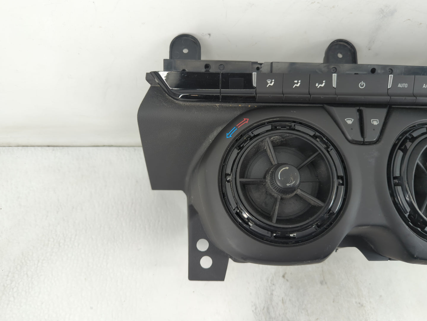 2016-2017 Chevrolet Camaro Climate Control Module Temperature AC/Heater Replacement P/N:84078979 Fits Fits 2016 2017 OEM Used Auto Parts - Oemusedautoparts1.com