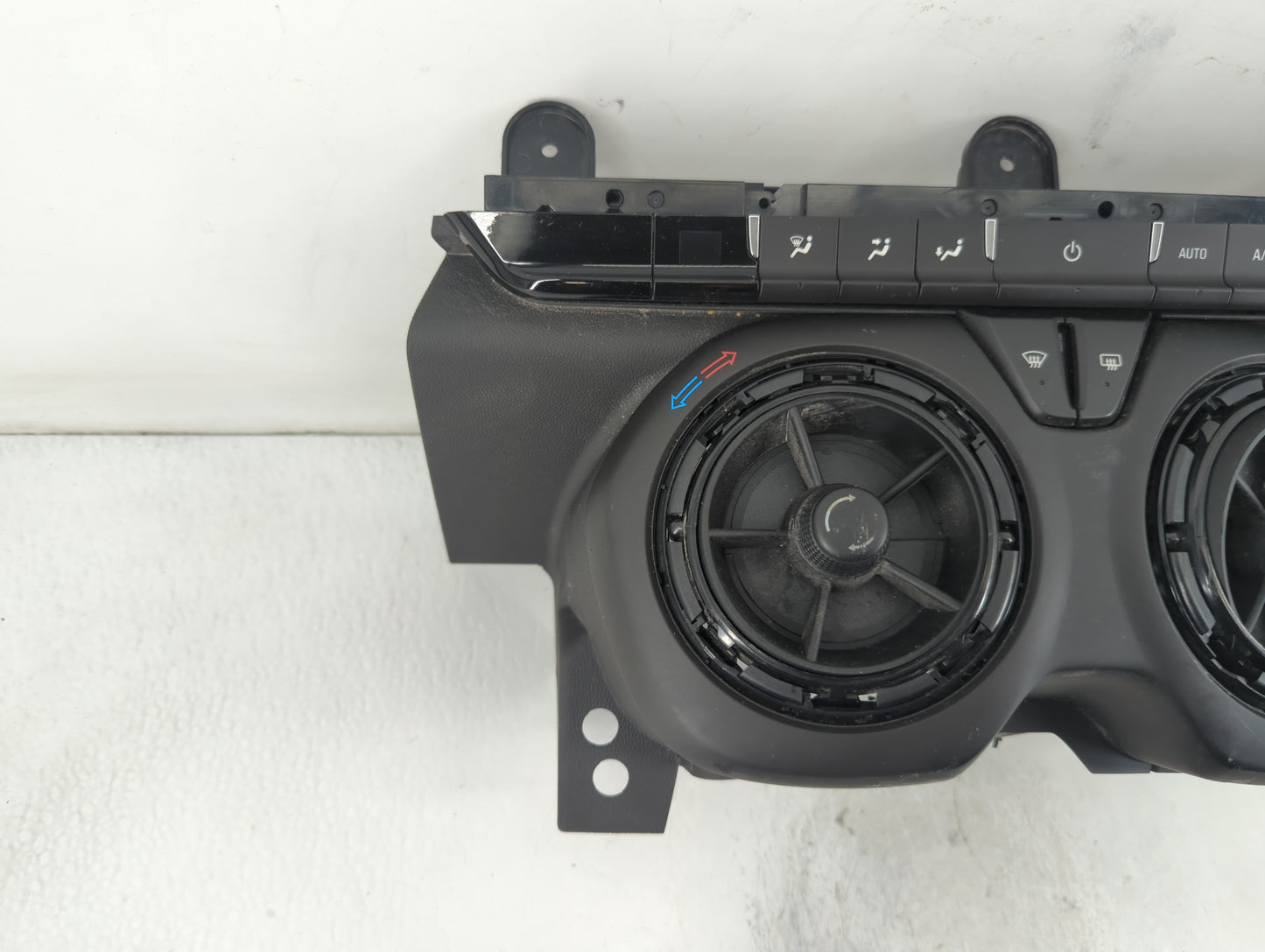 2016-2017 Chevrolet Camaro Climate Control Module Temperature AC/Heater Replacement P/N:84078979 Fits Fits 2016 2017 OEM Used Auto Parts - Oemusedautoparts1.com