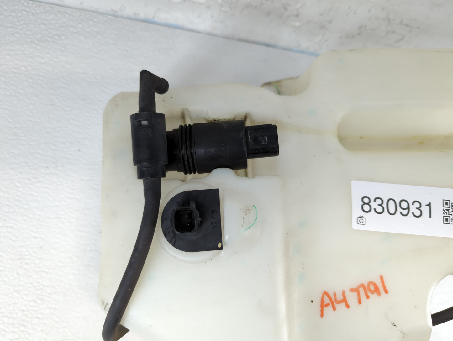 Dodge Caravan Windshield Washer Fluid Reservoir Bottle Oem - Oemusedautoparts1.com