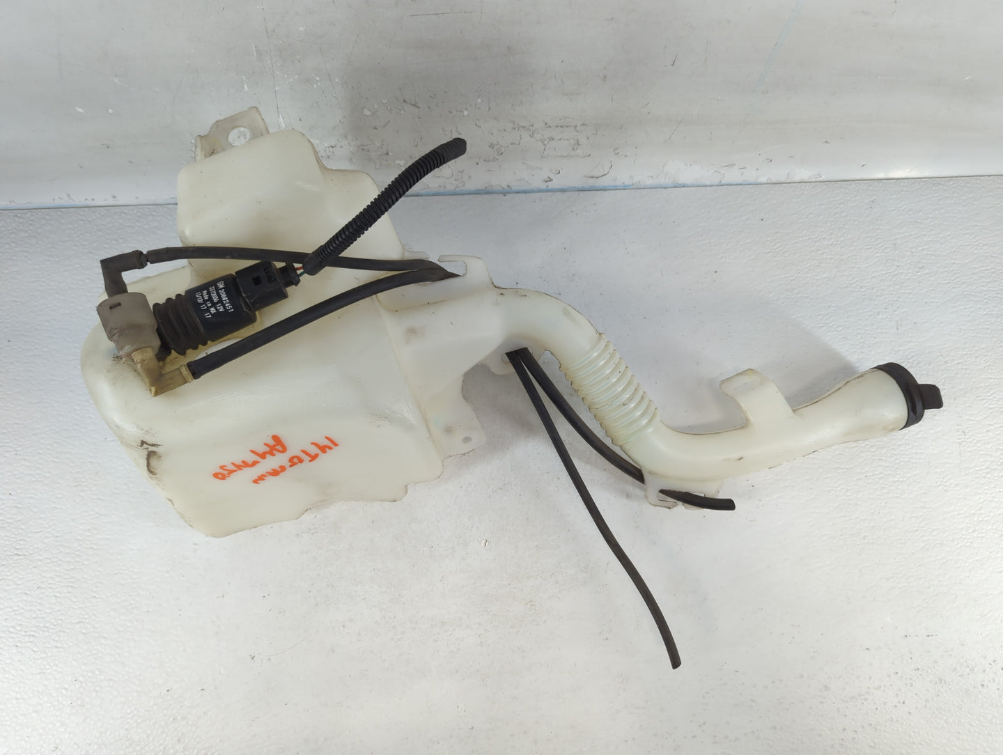 2010-2017 Gmc Terrain Windshield Washer Fluid Reservoir Bottle Oem - Oemusedautoparts1.com
