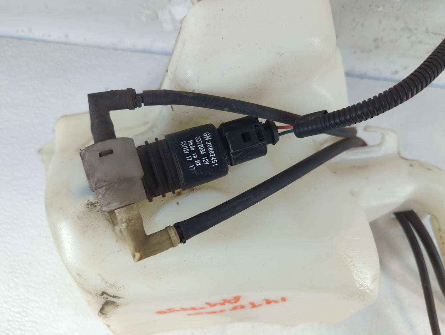 2010-2017 Gmc Terrain Windshield Washer Fluid Reservoir Bottle Oem - Oemusedautoparts1.com