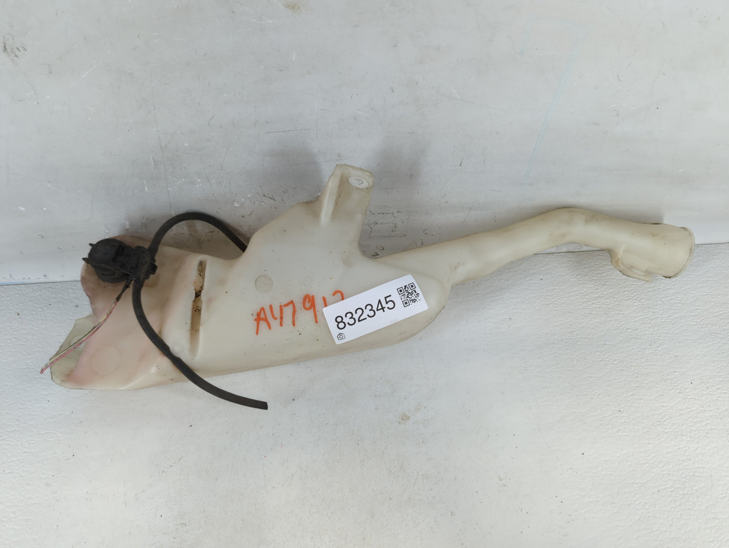 2005-2010 Honda Odyssey Windshield Washer Fluid Reservoir Bottle Oem - Oemusedautoparts1.com
