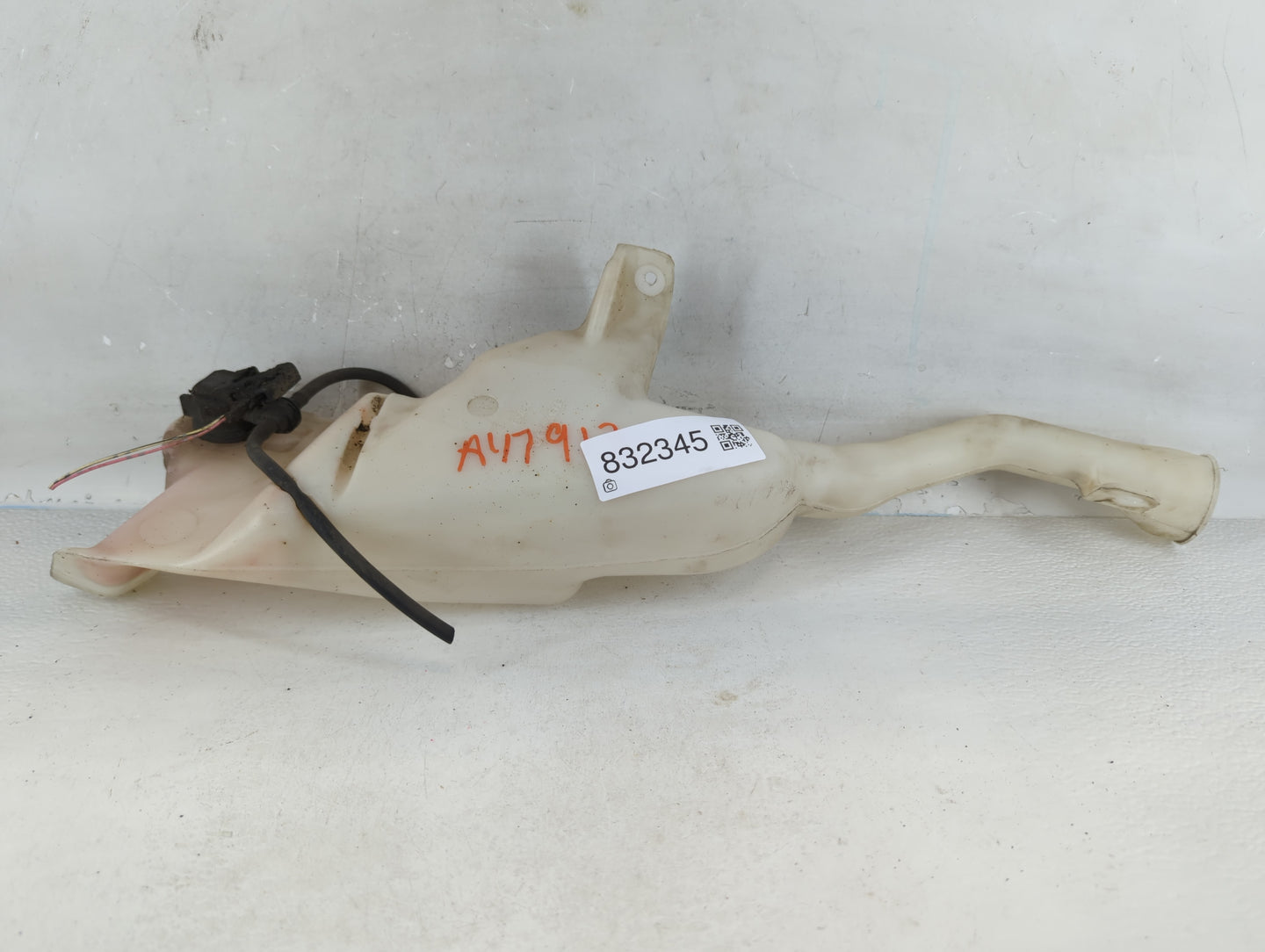2005-2010 Honda Odyssey Windshield Washer Fluid Reservoir Bottle Oem - Oemusedautoparts1.com