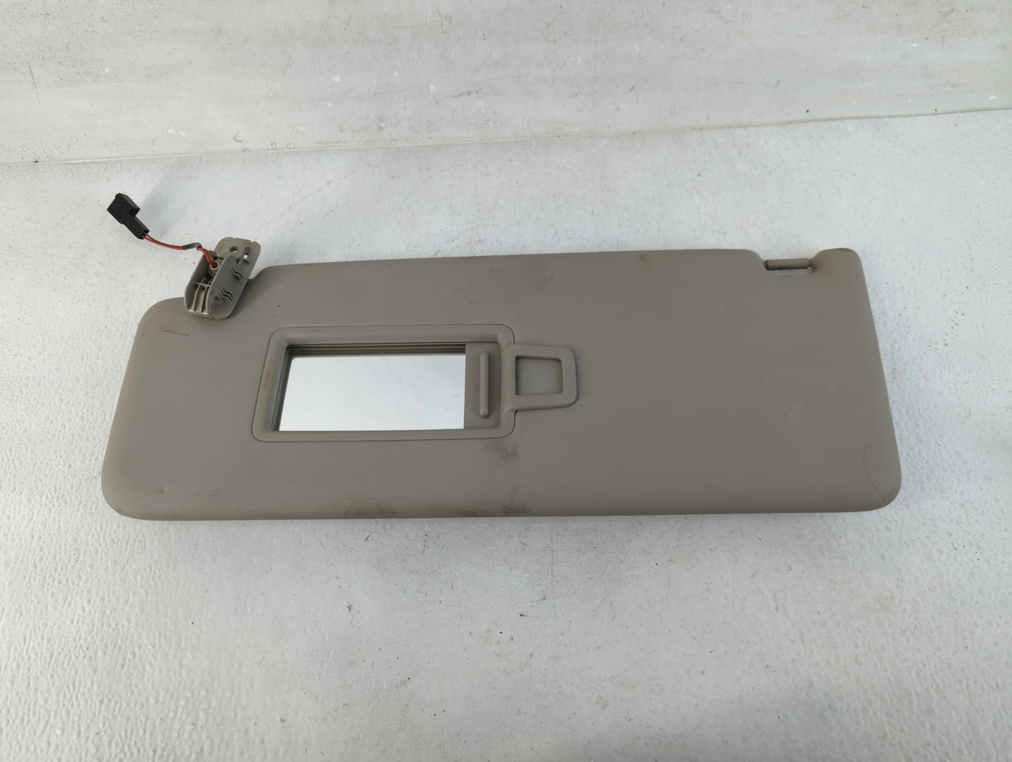 2020-2022 Volkswagen Atlas Sun Visor Shade Replacement Driver Left Mirror Fits Fits 2020 2021 2022 OEM Used Auto Parts - Oemusedautoparts1.com