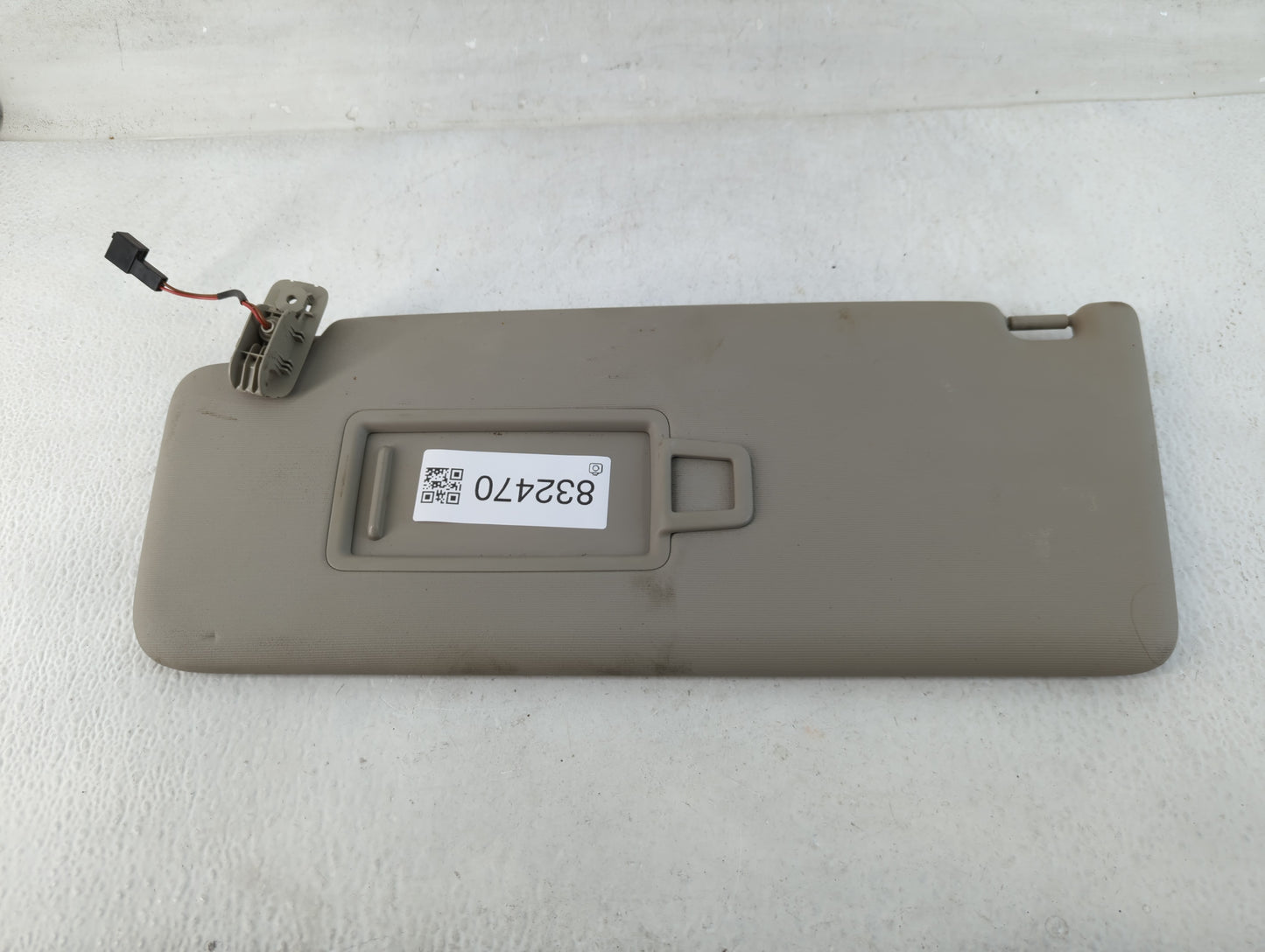 2020-2022 Volkswagen Atlas Sun Visor Shade Replacement Driver Left Mirror Fits Fits 2020 2021 2022 OEM Used Auto Parts - Oemusedautoparts1.com