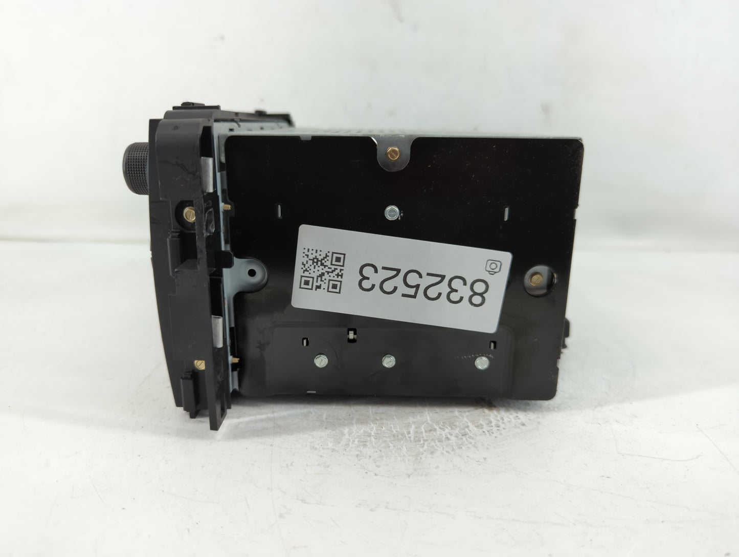 2009 Saturn Outlook Radio AM FM Cd Player Receiver Replacement P/N:25974804 Fits OEM Used Auto Parts - Oemusedautoparts1.com