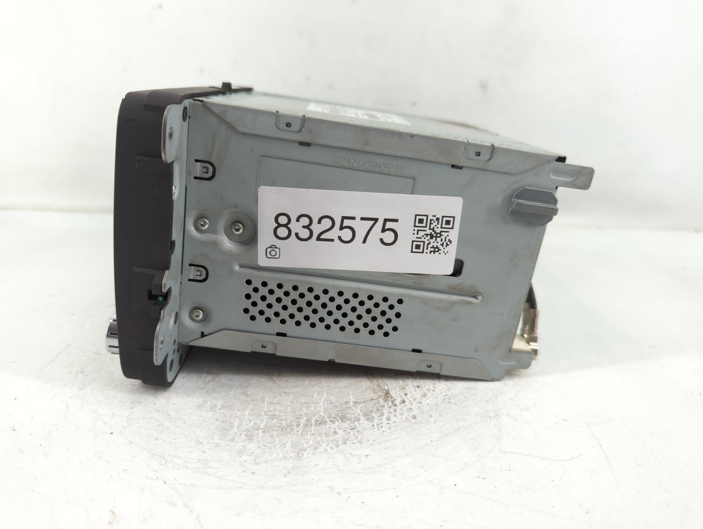 2009-2017 Volkswagen Tiguan Radio AM FM Cd Player Receiver Replacement P/N:5N0 035 164 A Fits OEM Used Auto Parts - Oemusedautoparts1.com