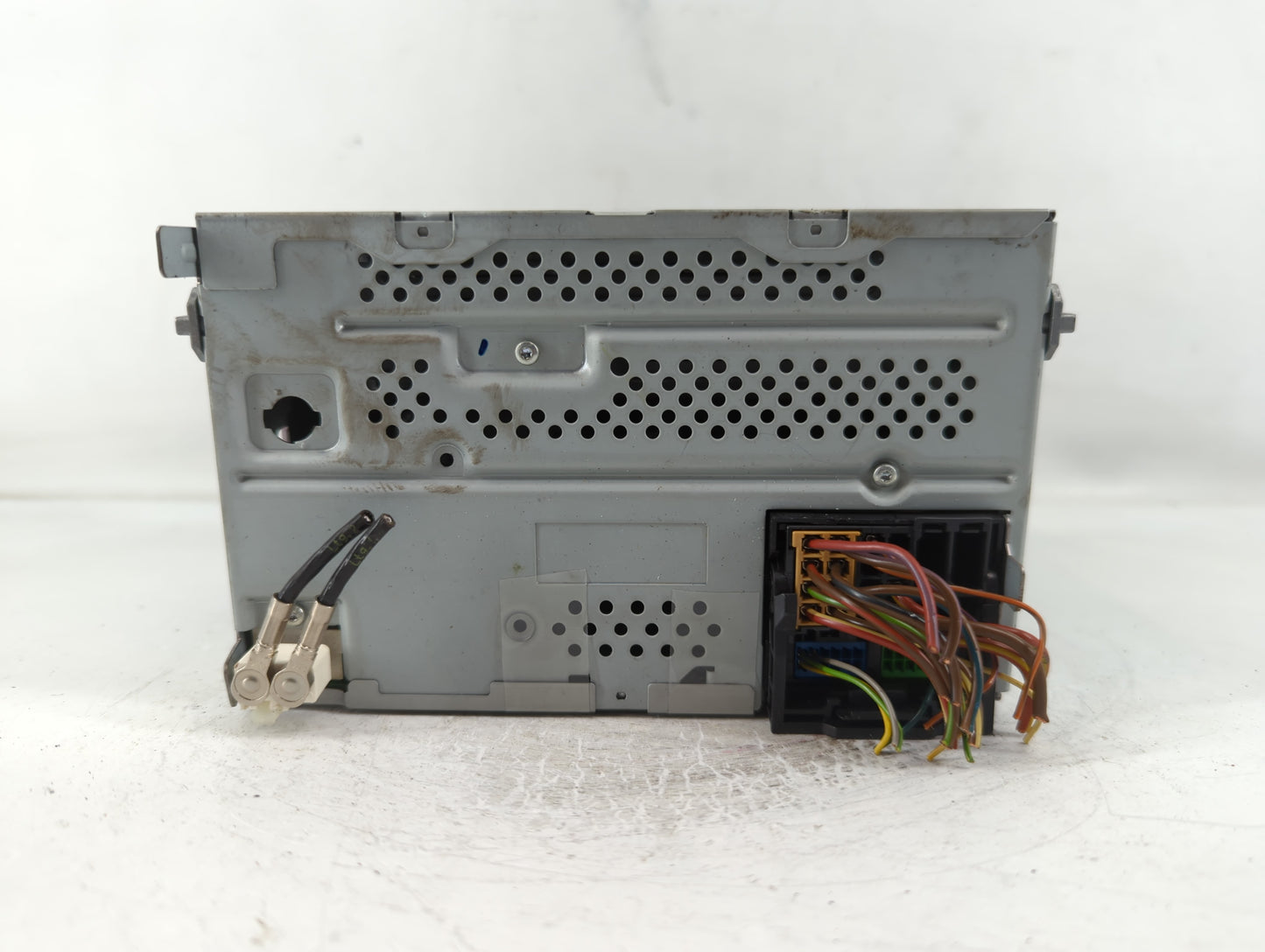 2009-2017 Volkswagen Tiguan Radio AM FM Cd Player Receiver Replacement P/N:5N0 035 164 A Fits OEM Used Auto Parts - Oemusedautoparts1.com
