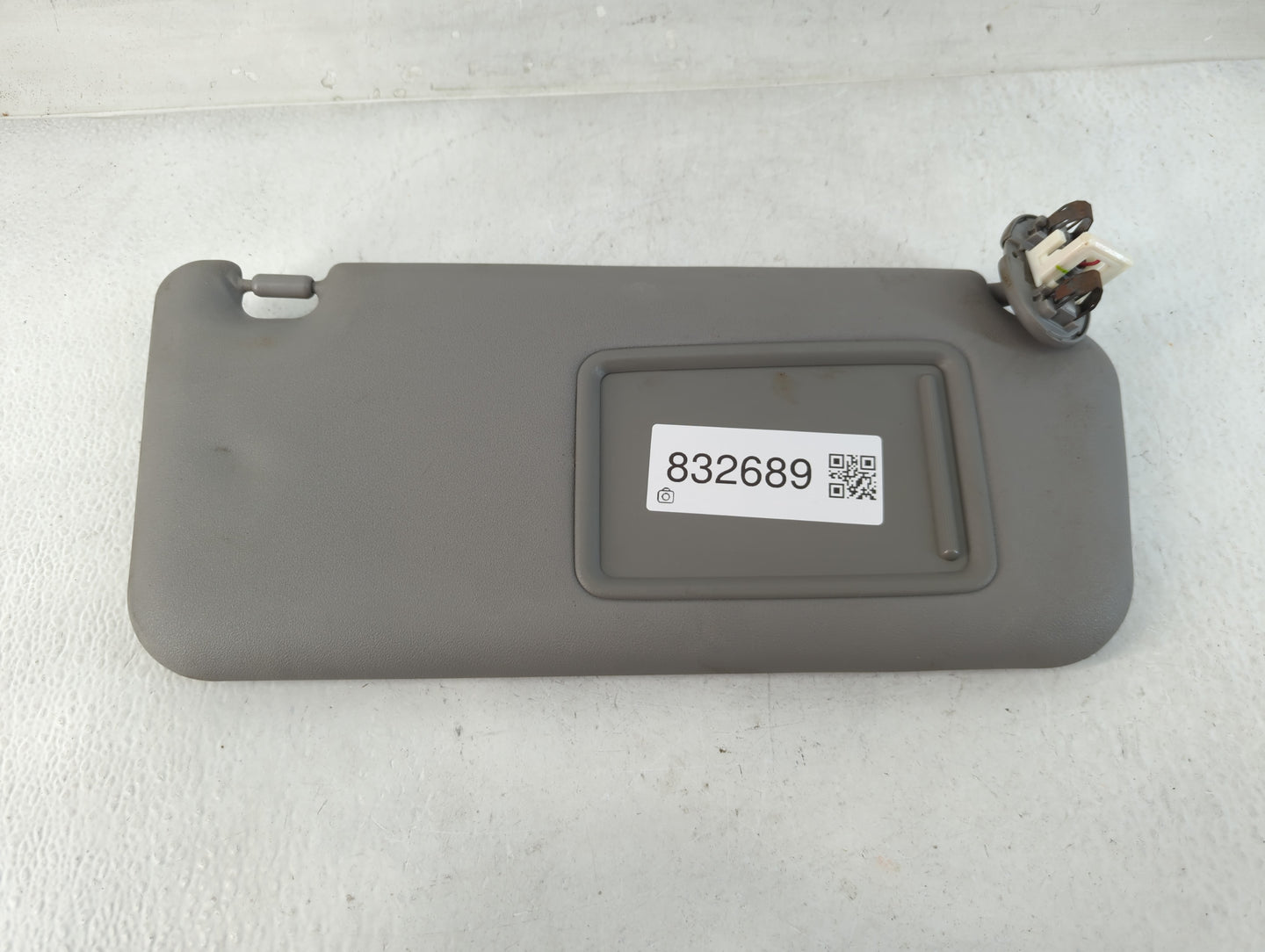 2010-2014 Toyota Rav4 Sun Visor Shade Replacement Passenger Right Mirror Fits Fits 2010 2011 2012 2013 2014 OEM Used Auto Parts - Oemusedautoparts1.com