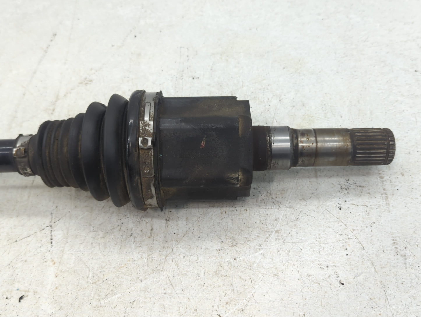 2010-2011 Cadillac Srx Axle Shaft Front Driver Cv C/v - Oemusedautoparts1.com