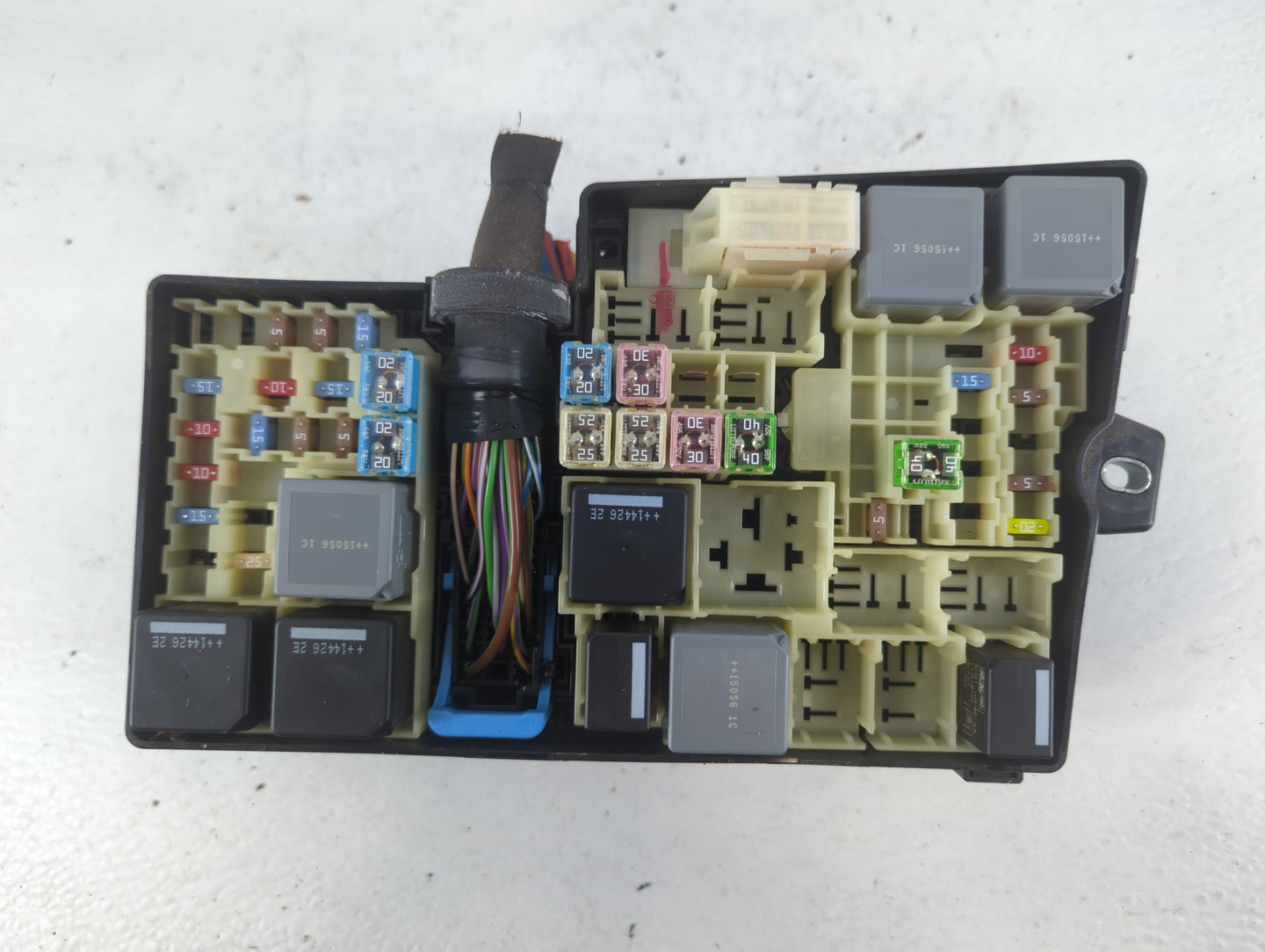 2013-2016 Ford Escape Fusebox Fuse Box Panel Relay Module P/N:AV6T-14A067 AD Fits Fits 2013 2014 2015 2016 OEM Used Auto Parts - Oemusedautoparts1.com