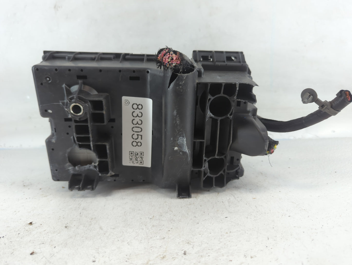 2018 Chrysler Pacifica Fusebox Fuse Box Panel Relay Module P/N:PP+20T+10GF 6356-5923 Fits OEM Used Auto Parts - Oemusedautoparts1.com