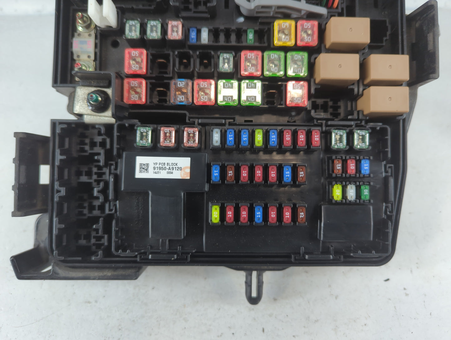 2015-2018 Kia Sedona Fusebox Fuse Box Panel Relay Module P/N:91222-A9240 Fits Fits 2015 2016 2017 2018 OEM Used Auto Parts - Oemusedautoparts1.com
