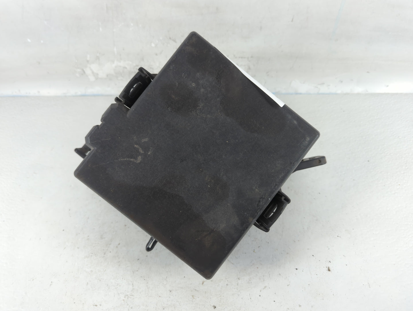 2016-2018 Hyundai Tucson Fusebox Fuse Box Panel Relay Module P/N:91422-D3270-68 Fits Fits 2016 2017 2018 OEM Used Auto Parts - Oemusedautoparts1.com