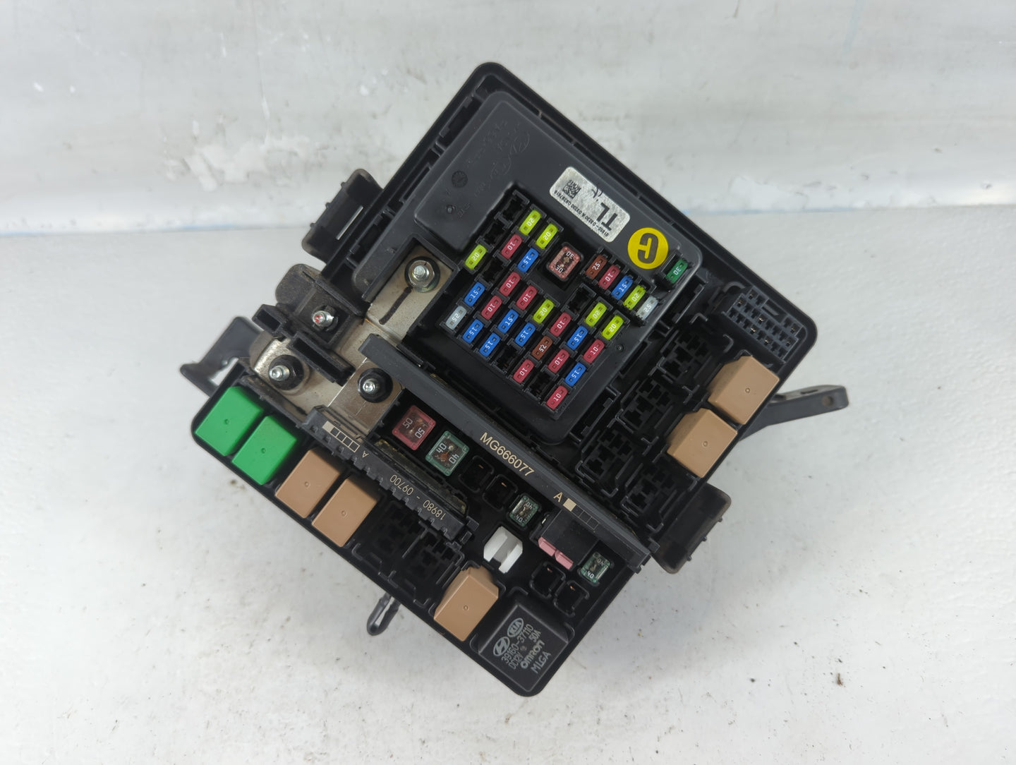 2016-2018 Hyundai Tucson Fusebox Fuse Box Panel Relay Module P/N:91422-D3270-68 Fits Fits 2016 2017 2018 OEM Used Auto Parts - Oemusedautoparts1.com