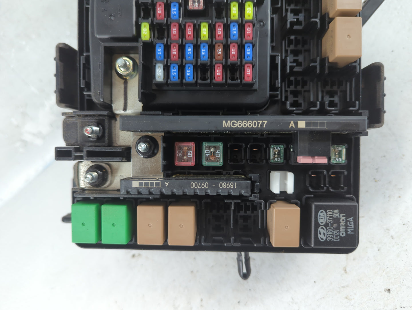 2016-2018 Hyundai Tucson Fusebox Fuse Box Panel Relay Module P/N:91422-D3270-68 Fits Fits 2016 2017 2018 OEM Used Auto Parts - Oemusedautoparts1.com
