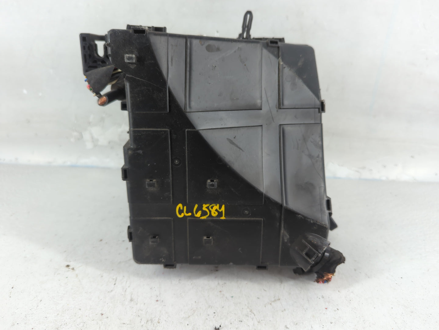 2016-2018 Hyundai Tucson Fusebox Fuse Box Panel Relay Module P/N:91422-D3270-68 Fits Fits 2016 2017 2018 OEM Used Auto Parts - Oemusedautoparts1.com