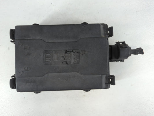 2016 Gmc Yukon Xl Fusebox Fuse Box Panel Relay Module P/N:23418066 Fits Fits 2015 2017 2018 2019 2020 OEM Used Auto Parts - Oemusedautoparts1.com