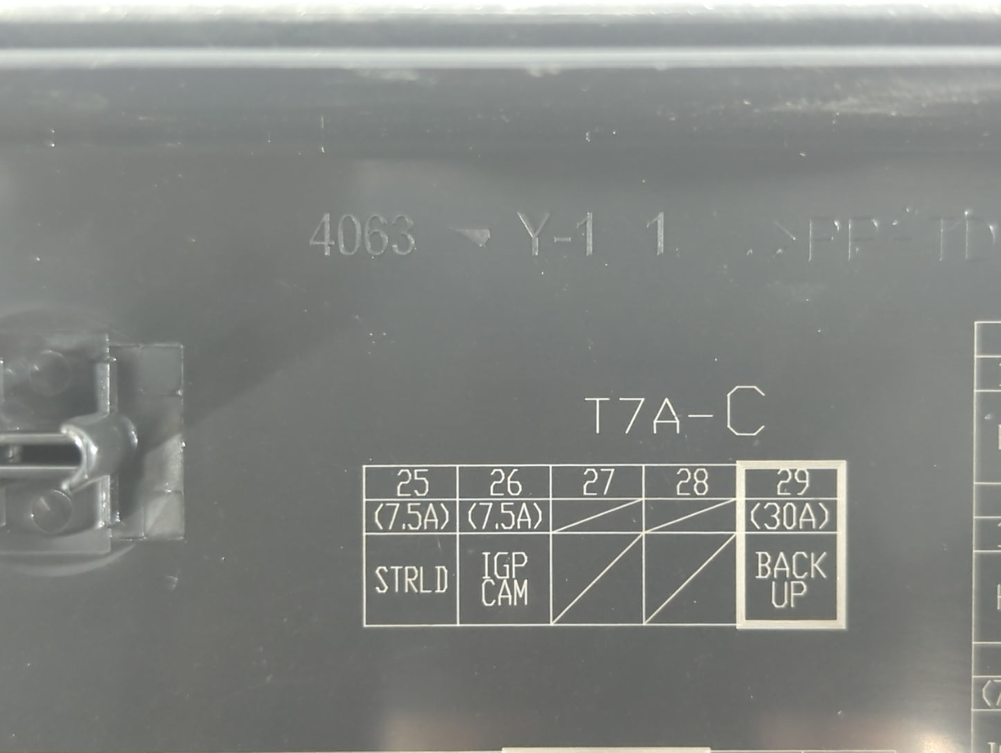 2016-2018 Honda Hr-V Fusebox Fuse Box Panel Relay Module P/N:T7A-C 4063 Fits Fits 2016 2017 2018 OEM Used Auto Parts - Oemusedautoparts1.com