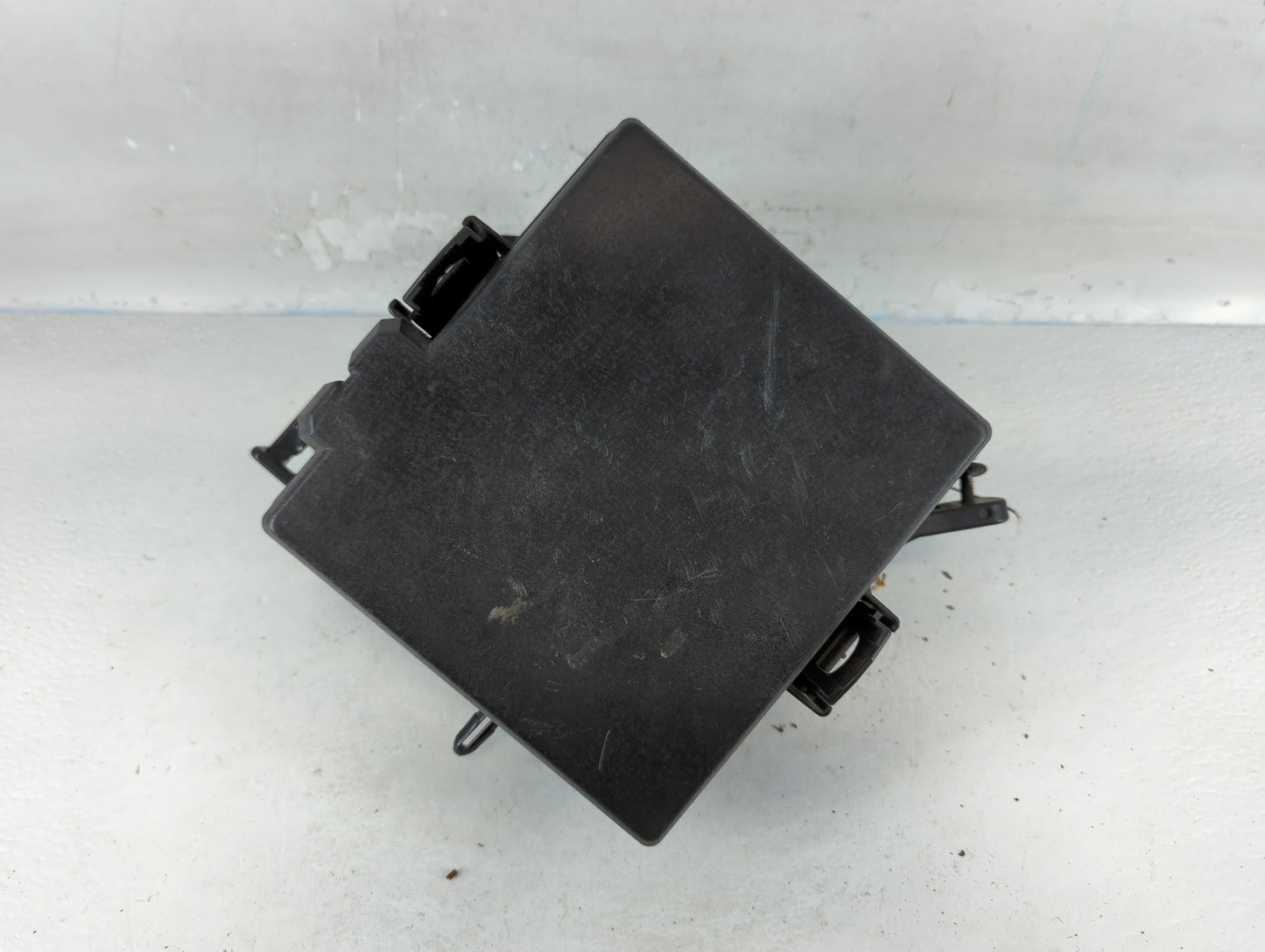 2016-2018 Hyundai Tucson Fusebox Fuse Box Panel Relay Module P/N:91422 D3052 91941-D3023 Fits Fits 2016 2017 2018 OEM Used Auto Parts - Oemusedautoparts1.com