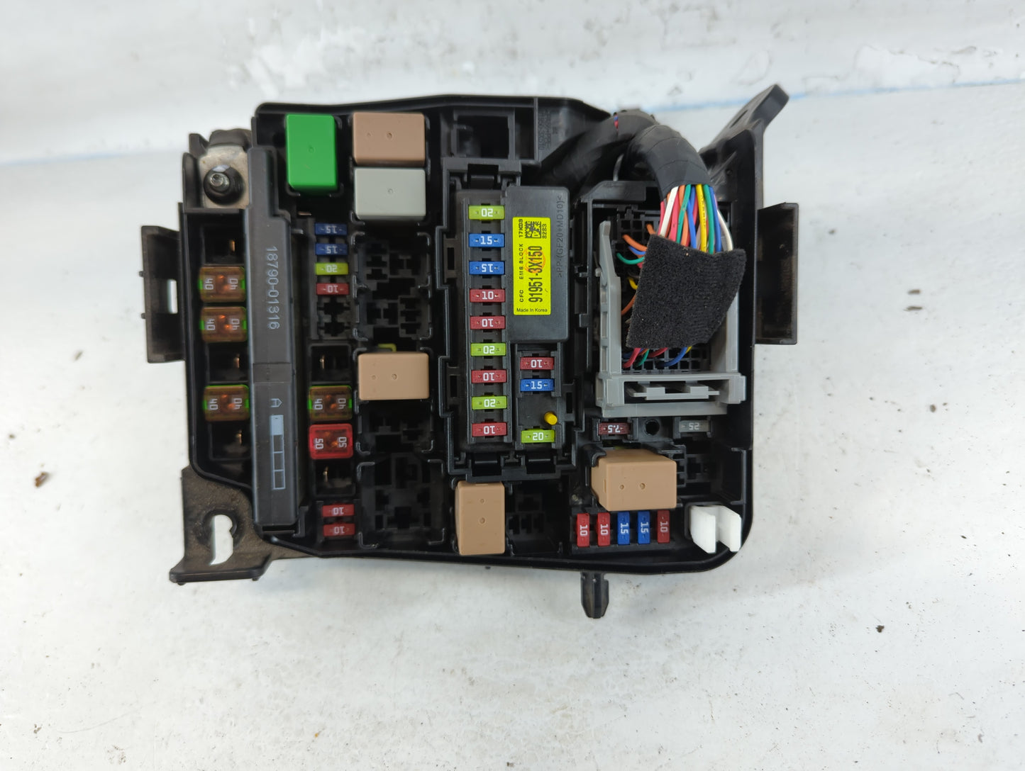 2017-2018 Kia Forte Fusebox Fuse Box Panel Relay Module P/N:91218 B0400 Fits Fits 2017 2018 OEM Used Auto Parts - Oemusedautoparts1.com
