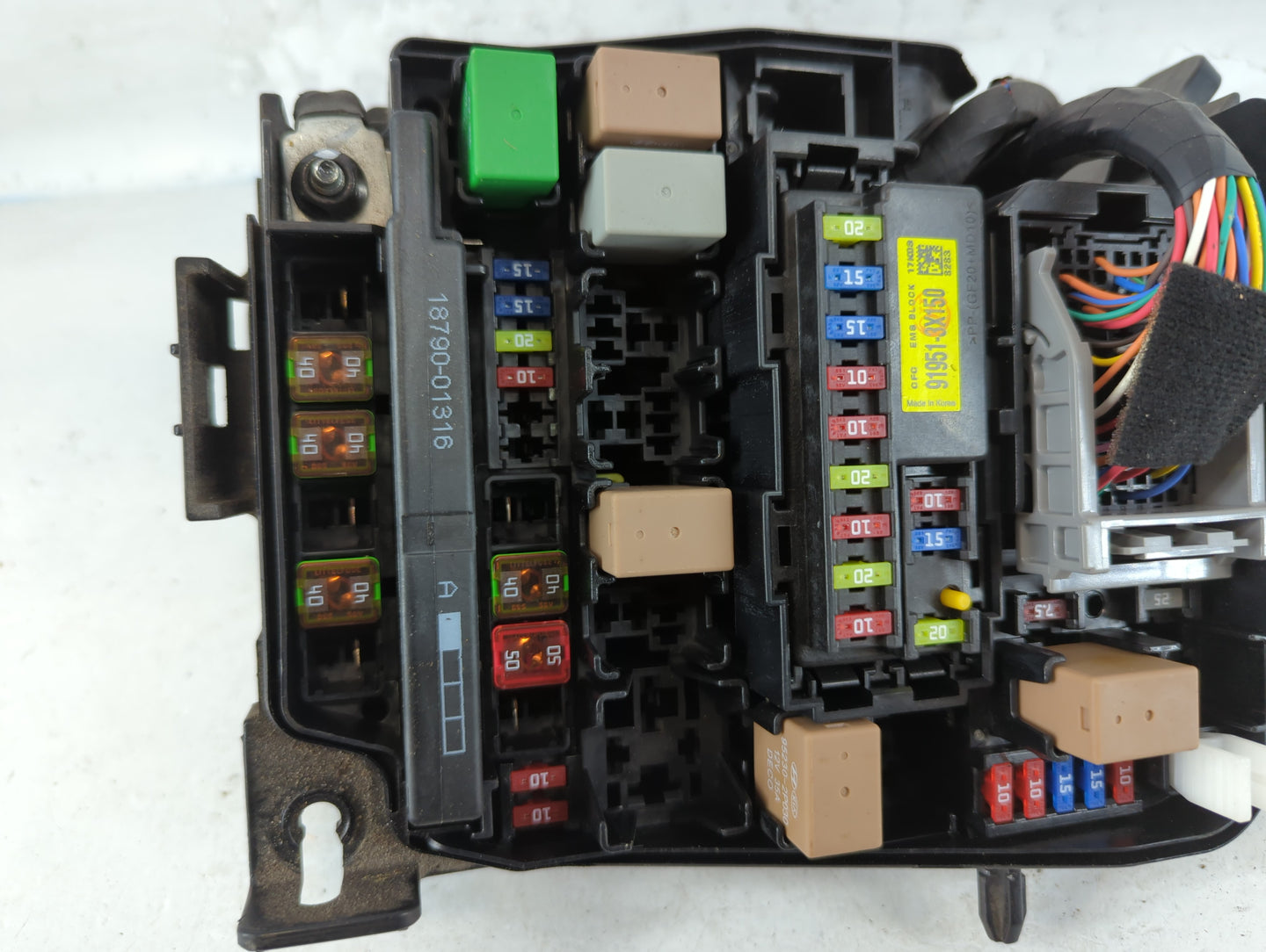 2017-2018 Kia Forte Fusebox Fuse Box Panel Relay Module P/N:91218 B0400 Fits Fits 2017 2018 OEM Used Auto Parts - Oemusedautoparts1.com