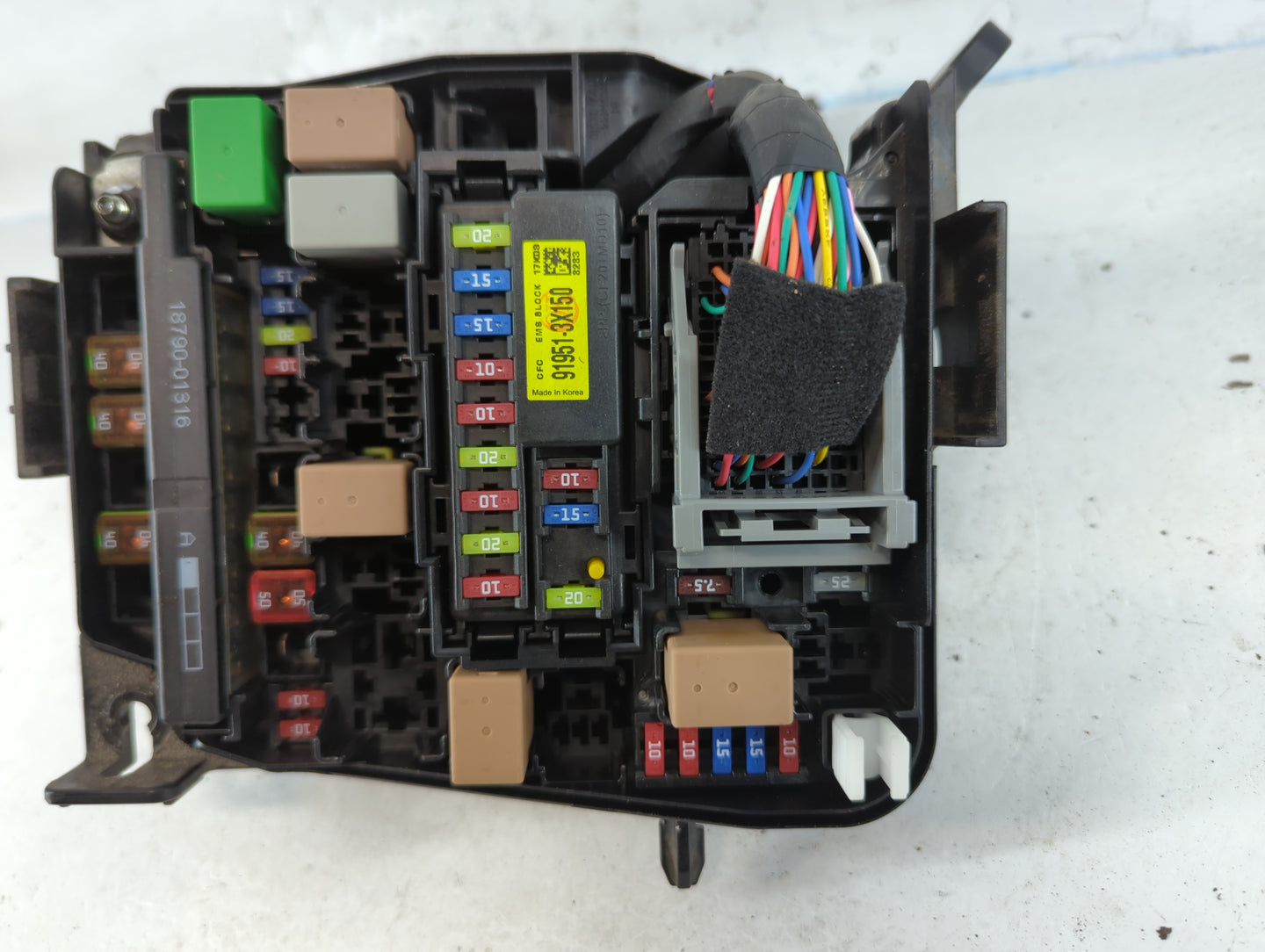2017-2018 Kia Forte Fusebox Fuse Box Panel Relay Module P/N:91218 B0400 Fits Fits 2017 2018 OEM Used Auto Parts - Oemusedautoparts1.com